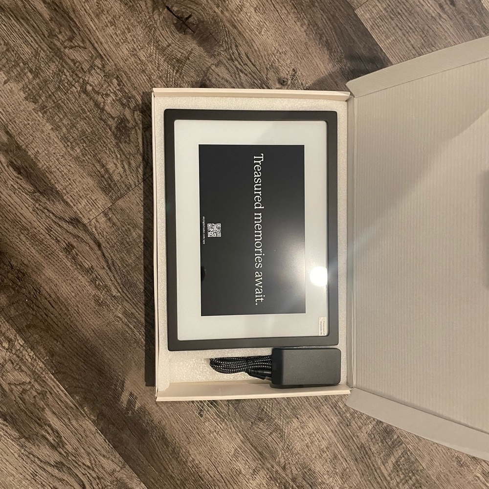 Skylight Digital Photo Frame - Picture 2 of 2